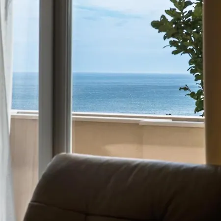 Vivaldi Deluxe - Three Bedroom With Jacuzzi And Sea View *