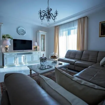 Vivaldi Deluxe - Three Bedroom With Jacuzzi And Sea View דירה *