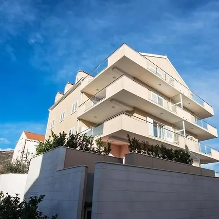 Vivaldi Deluxe - Three Bedroom With Jacuzzi And Sea View