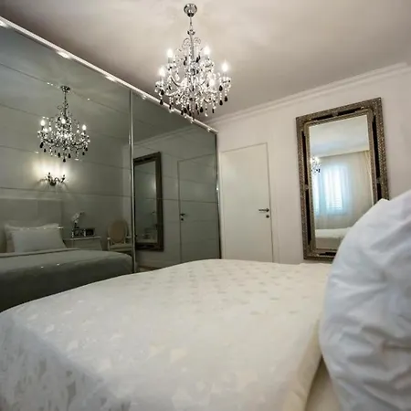 Vivaldi Deluxe - Three Bedroom With Jacuzzi And Sea View Apartment *
